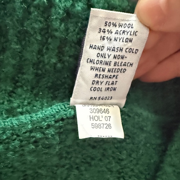 Women’s Gap Classic V-neck Wool Sweater - Picture 4 of 4